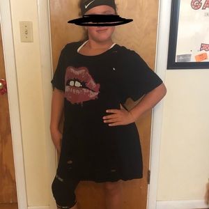 Torrid Distressed Lips T-Shirt (Size 3)